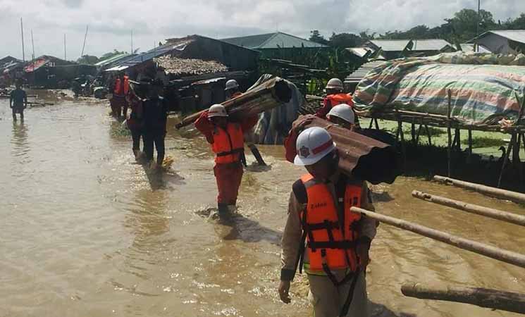 ဟင်္သာ​တမြို့နယ်၌  ကမ်းပါးပြိုကျပြီး အိမ် ၅ လုံးပါသွားကာ ဒေသခံများကို ရွှေ့ပြောင်း