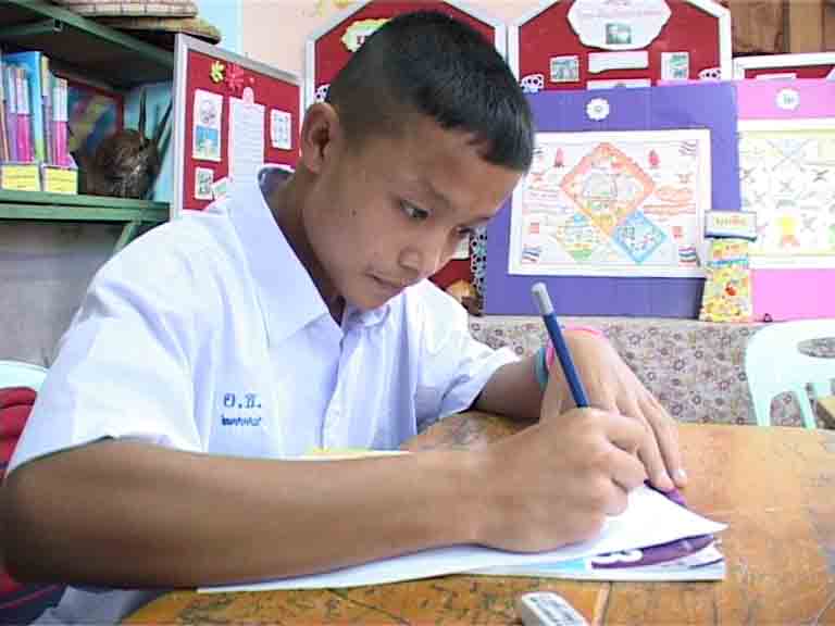 တႏုိင္လုံးအဆင့္ ထုိင္းစာ လက္ေရးလွၿပိဳင္ပြဲတြင္ ျမန္မာေက်ာင္းသား ပထမရရွိ