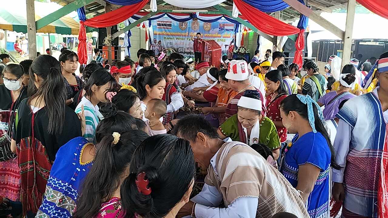 ကရင်ရိုးရာချည်ဖြူဖွဲ့ပွဲ မဲဆောက်မြို့တွင် ကျင်းပ (ဓာတ်ပုံ)