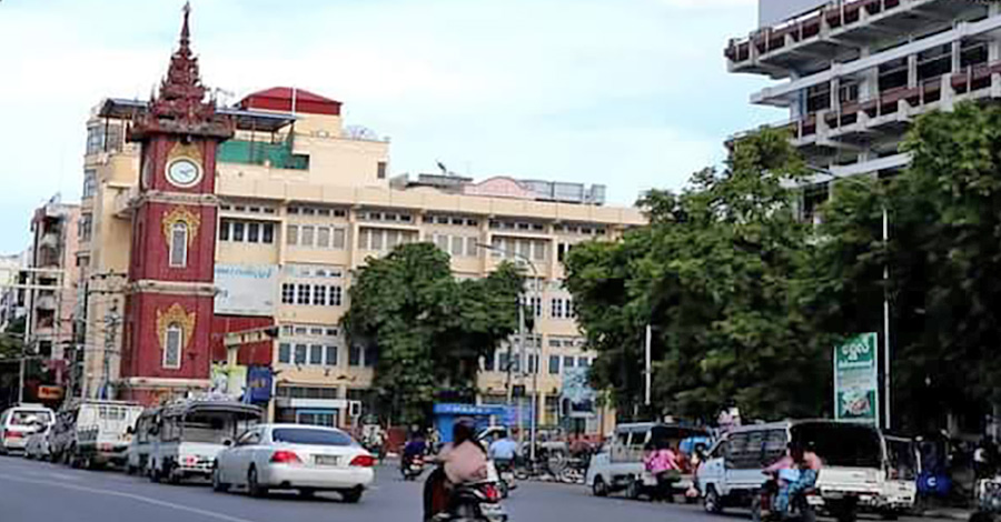 မန္တလေးမြို့ ပြည်တွင်းအခွန်ရုံး လက်ပစ်ဗုံးဖောက်ခွဲတိုက်ခိုက်ခံရ 
