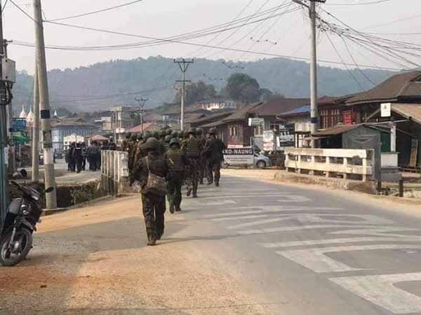 မိုးကုတ်တွင် စစ်တပ်နှင့် PDF တို့ တိုက်ပွဲဖြစ်၊ စစ်တပ်က လေယာဉ်ဖြင့်ဗုံးကြဲ