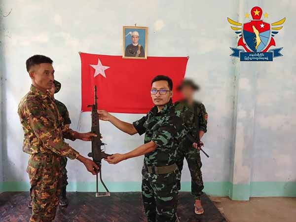 ပုလော၌ နေအိမ် ၁၅ လုံးကို စစ်တပ်ကမီးရှို့၊ ခရမ ၅၆၁ တပ်ရင်းမှ တပ်သား ၁ ဦး PDF ထံခိုလှုံ