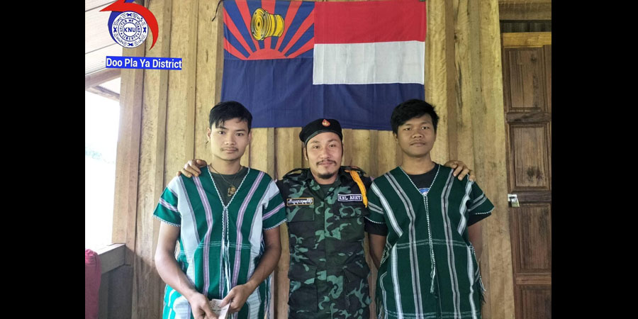 စစ်ကောင်စီတပ်သား ၂ ဦး လက်နက်နှင့် အလင်းဝင်၊ KNLA က ဘတ် ၅၀,၀၀၀ ချီးမြှင့်
