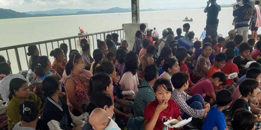 ခမောက်ကြီးတွင် တိုက်ပွဲဖြစ်ပွားပြီး ဒေသခံ ၁ဝဝ ကျော် ထိုင်းနယ်စပ်ဘက် တိမ်းရှောင်