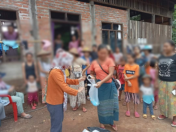 မိုးရေးမြို့ဘက် တိမ်းရှောင်နေသည့် မြန်မာစစ်ရှောင်များ ရာသီတုပ်ကွေး ဖြစ်ပွားနေ