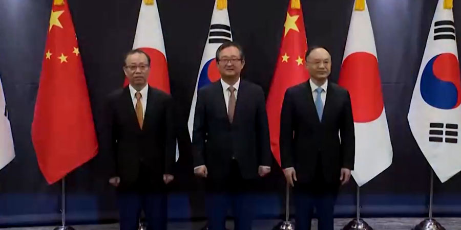တရုတ်၊ ဂျပန်နှင့် တောင်ကိုရီးယား အကြီးတန်းသံတမန်များ တွေ့ဆုံ