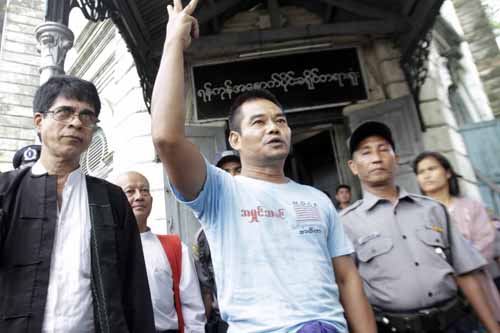 ဦးထင္ေက်ာ္ကို အလုပ္ၾကမ္းႏွင့္ ေထာင္ဒဏ္ ၁ ႏွစ္ ခ်မွတ္