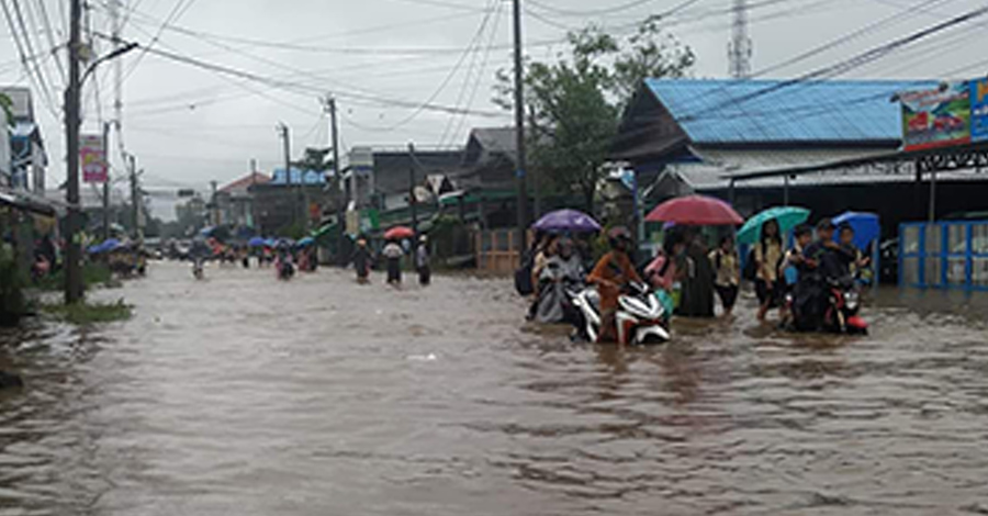 မြိတ်မြို့နယ်၌ မိုးသည်းထန်ပြီး လူနေအိမ်များ ရေနစ်မြုပ်၊ မြေပြိုမှုကြောင့် ၁ ဦး ဒဏ်ရာရ