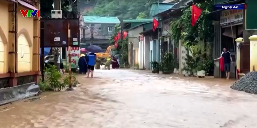 ဗီယက်နမ်တွင် ရေကြီးရေလျှံမှုကြောင့် လူထောင်ချီ အစာနှင့် ရေပြတ်နေ