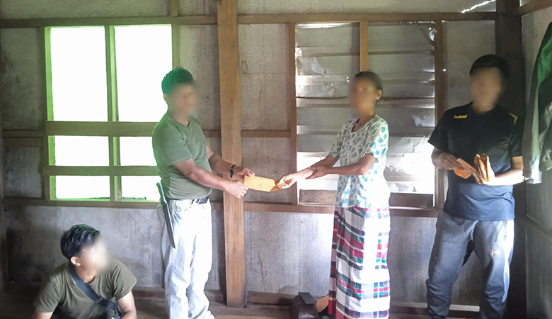 စစ်တပ်မီးရှို့ခံရသည့် မတူပီဒေသခံများကို ထောက်ပံ့ကြေးပေးအပ်