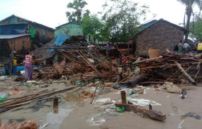 ပင်လယ်ဒီရေတက်ပြီး စက်စဲနှင့် ရေးမြို့နယ်တွင် အိမ် ၄၀ ကျော်ပြိုကျပျက်စီး