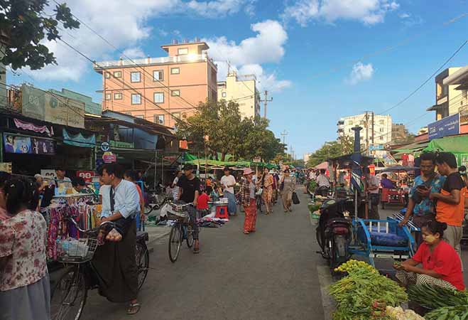 ဝန်ထမ်းထောက်ပံ့ကြေးကြောင့် ကုန်ဈေးနှုန်း ထပ်တက်မည်ကို ပြည်သူများ စိုးရိမ်