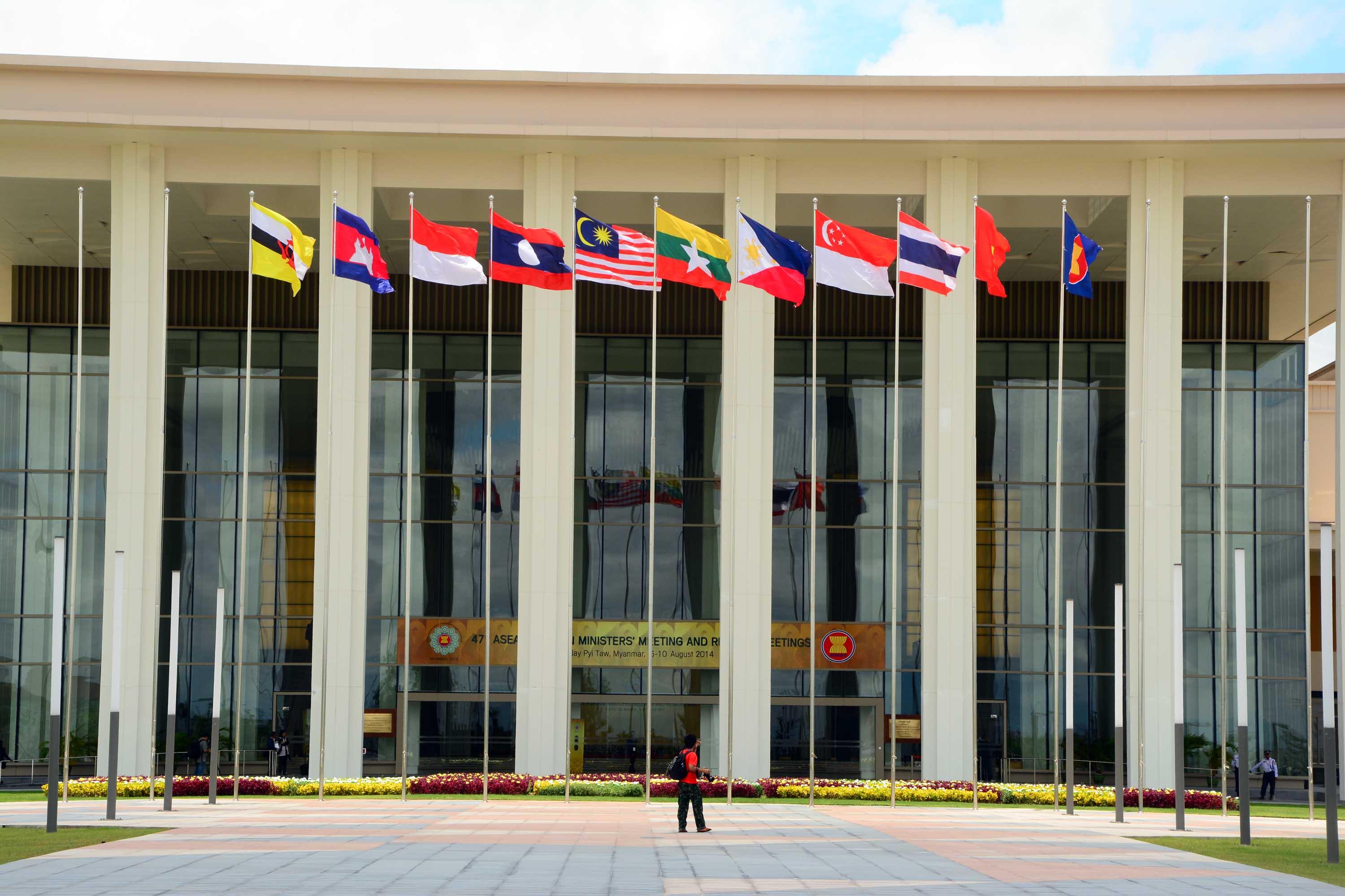 အာဆီယံ ႏုိင္ငံျခားေရး၀န္ႀကီးမ်ား ေဆြးေႏြးပြဲ ျပင္ဆင္ေနမႈျမင္ကြင္း (ဓာတ္ပုံ)