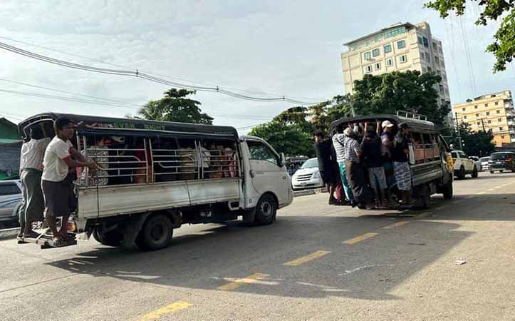 လှိုင်သာယာတွင် အောက်ဆိုက်ကားများကို မြို့နယ်ရဲတပ်ဖွဲ့က  ဖမ်းဆီးငွေညှစ်နေ