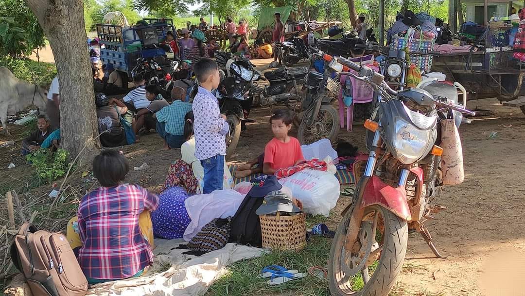 ပုလဲနှင့် မြိုင်တွင် စစ်ကြောင်းထိုး တိုက်ပွဲဖြစ်ပြီး ဒေသခံ ထောင်သောင်းချီ ထွက်ပြေးနေရ