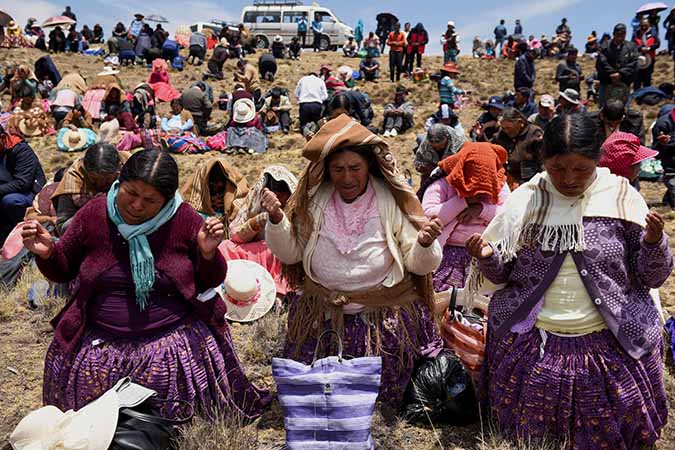 မိုးခေါင်ရေရှားမှု အဆုံးသတ်ရေး ဘိုလီးဗီးယားနိုင်ငံသားများ စုပေါင်းဆုတောင်း