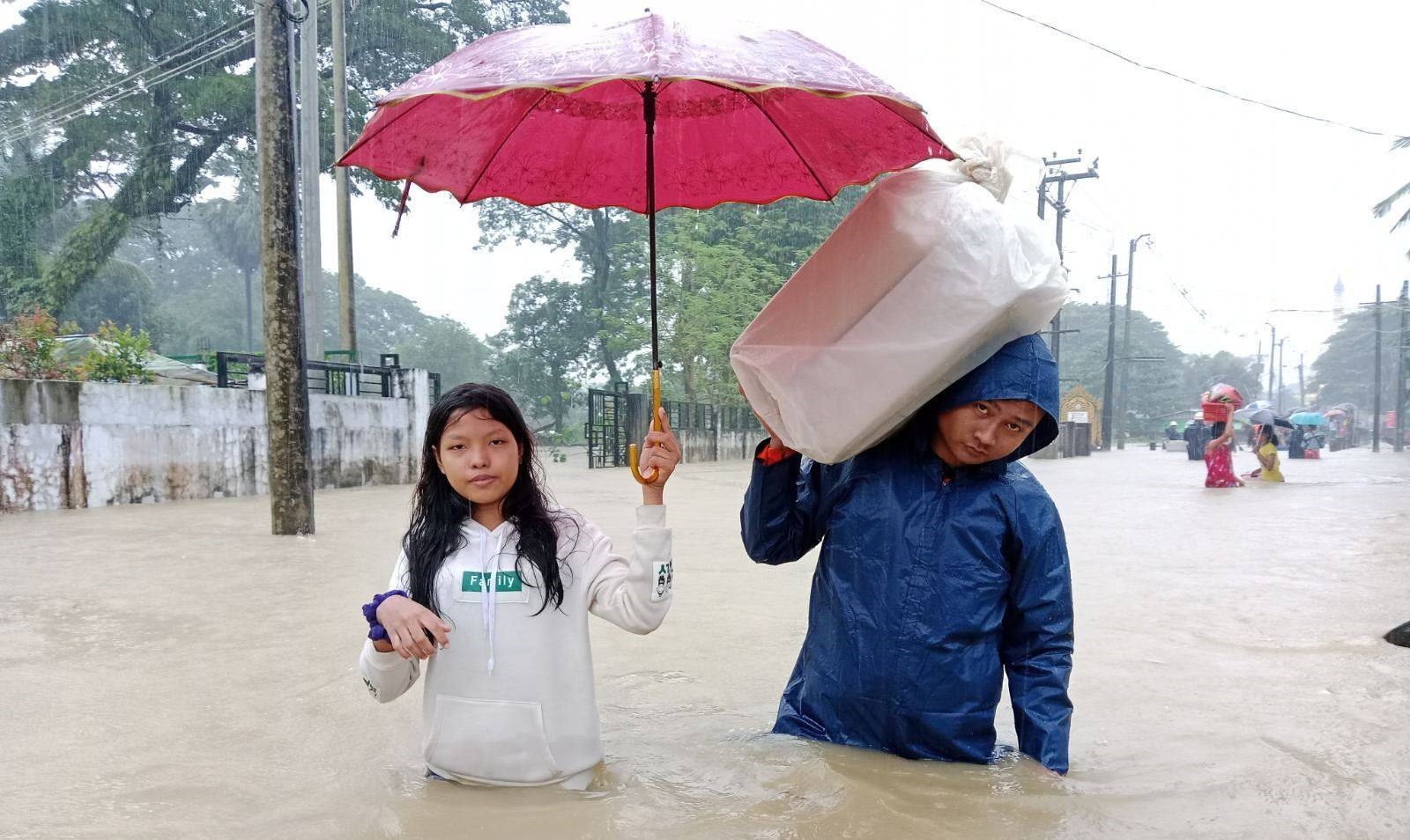 ပဲခူးမြို့နယ်၌ ရေကြီးမှုကြောင့် ရေဘေးသင့် ဒေသခံများကို နေရာပြောင်းရွှေ့ (ဓာတ်ပုံ)