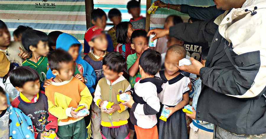 ဒီးမော့ဆို စစ်ရှောင်စာသင်ကျောင်းအတွက် သင်ထောက်ကူပစ္စည်းများ လှူဒါန်း  
