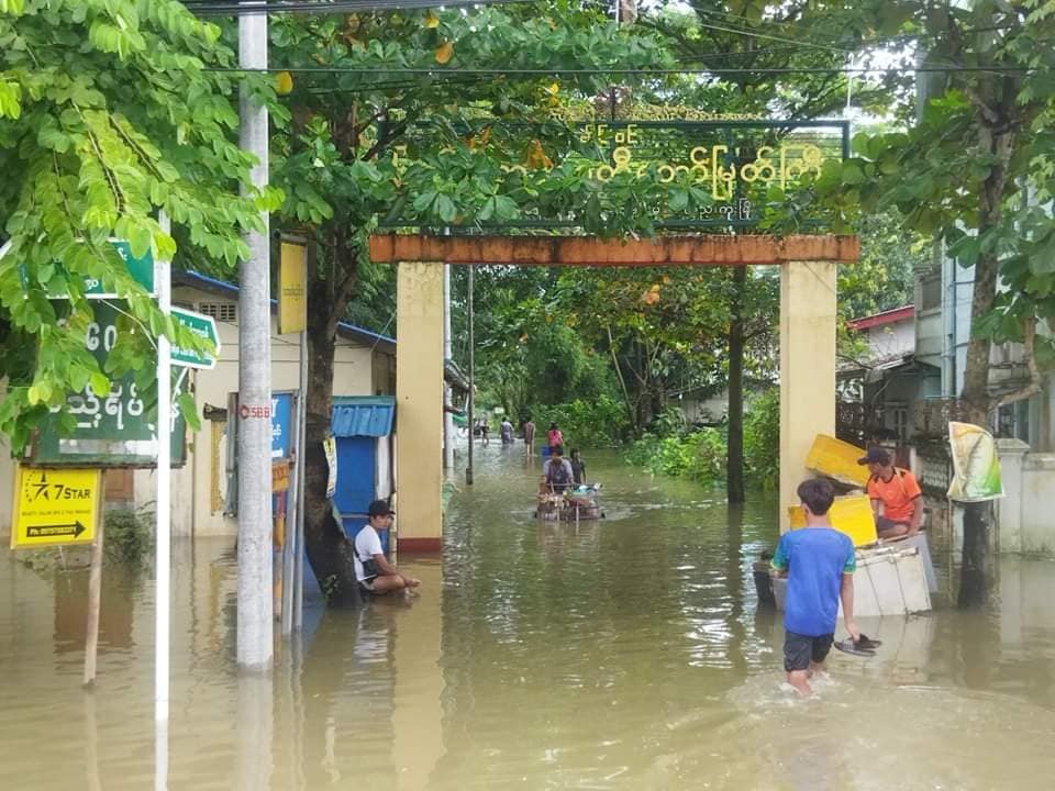 လှည်းကူး ရေဘေးသင့်ပြည်သူ ၁၀,၀၀၀ ကျော် အကူအညီလိုအပ်နေ