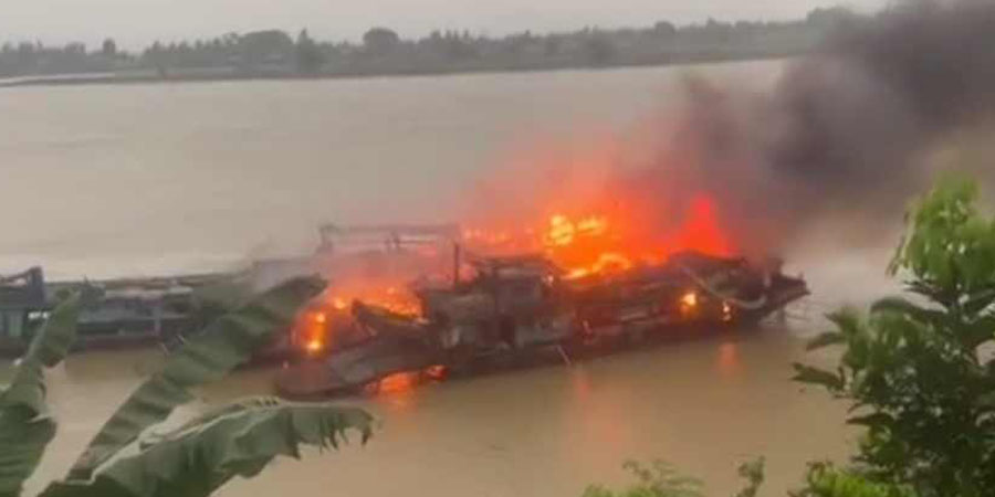 ရွှေကူတွင် စစ်တပ်က ရွှေတူးမော်တော် ၄ စီးကို မီးရှို့ဖျက်ဆီးပြီး လူ ၅ ဦးထက်မနည်း ဖမ်းဆီး