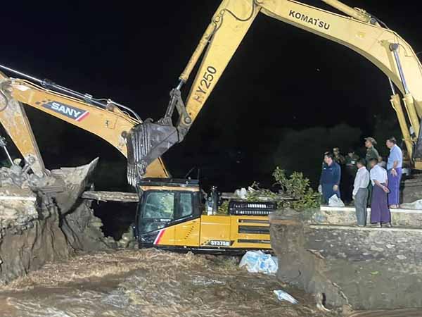 ပုသိမ်ကြီးမြို့နယ်ရှိ ဆည်တော်ကြီး မြောင်းမကြီးဘောင်ကျိုးပြီး ပတ်ဝန်းကျင်ရေလျှံနေ