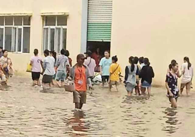 ရေကြီးနေသော်လည်း လှည်းကူးရှိ စက်ရုံဝန်ထမ်းများ အလုပ် နားခွင့်မရ
