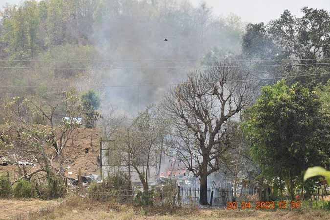ကလေးနှင့် ဂန့်ဂေါတွင် စစ်ကောင်စီက အိမ်များကို မီးရှို့