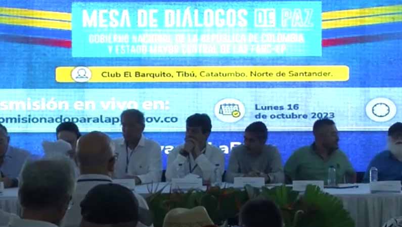 ကိုလံဘီယာအစိုးရနှင့် ဖှားခ်သူပုန်အဖွဲ့  ငြိမ်းချမ်းရေးဆွေးနွေး