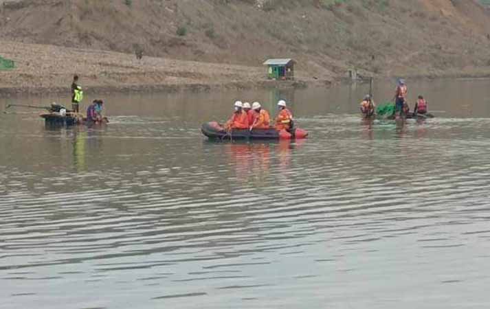 စစ်တပ်ကပစ်ခတ်သဖြင့် ထီးချိုင့်တွင် မိန်းကလေးငယ် ၁ ဦးသေ၊ ဖားကန့်တွင် မြေပြိုပြီး လူများပျောက်ဆုံး