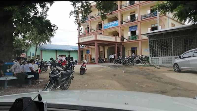 ရွှေဘိုဆေးရုံကြီးဝင်းအတွင်း ဗုံးပေါက်ကွဲပြီး ဒဏ်ရာရရှိသည့် အမျိုးသမီး ဖမ်းဆီးခံရ