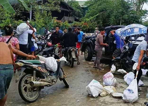 မြန်မာသူရကျောက်စိမ်းကုမ္ပဏီဝန်းအတွင်း ပစ္စည်းဝင်ယူသည့် ပြည်သူများကို စစ်တပ်ကပစ်ခတ်