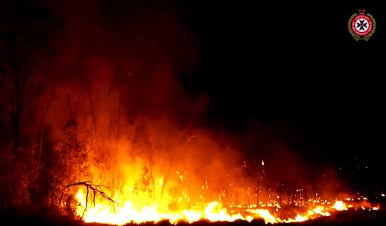 ဩစတြေးလျတွင် တောမီးလောင်သဖြင့် လူများကို ဘေးလွတ်ရာ ရွှေ့ပြောင်း