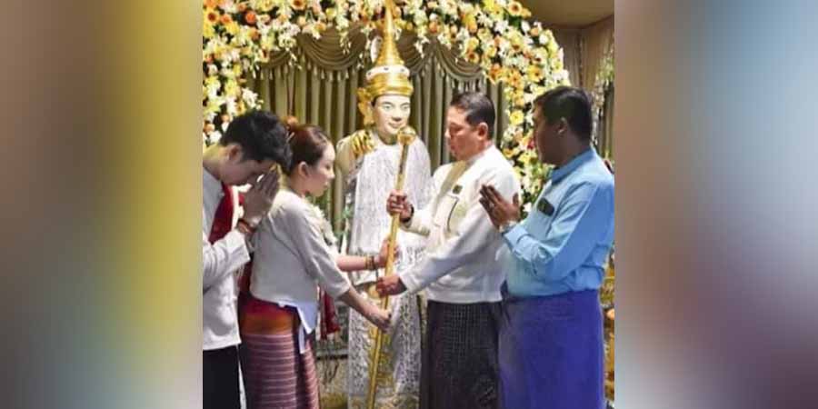 ဗိုလ်တထောင်ဘိုးဘိုးကြီး၏ တောင်ဝှေးတော်ကို ရွှေသားအစစ်ဖြင့်ပြုလုပ်ပြီး လာအိုအလှူရှင်များ လှူဒါန်း 