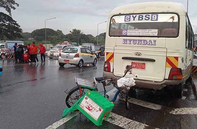 ရန်ကုန်တွင် YBS နှင့် စက်ဘီးတိုက်မိပြီး ပစ္စည်းပို့သည့်အမျိုးသား သေဆုံး