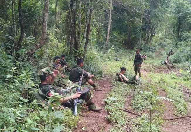 ဆဒုံးနှင့် မိုးကောင်းတွင် စစ်စခန်းများတိုက်ခိုက်ခံရ၊ မိုးညှင်းအခွန်ရုံး ဗုံးပေါက်
