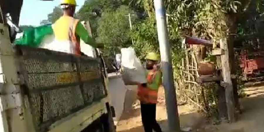 ပဲခူးတွင် အမှိုက်ကား ပုံမှန်မလာဘဲ ငွေကိုလစဉ်ကောက်ခံ