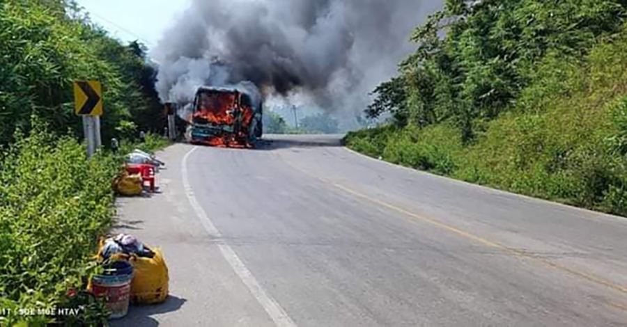 မြဝတီ အာရှလမ်းတွင် Express မှန်လုံယာဥ်မီးလောင်၊ ကုန်တင်တွဲကား ၁ စီး မှောက်ပြီး ယာဉ်မောင်း ဒဏ်ရာရ