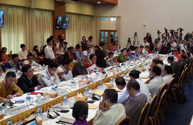 ပစ္ခတ္တုိက္ခုိက္မႈ ရပ္စဲေရးစာခ်ဳပ္ ခ်ဳပ္ဆုိႏုိင္ေရး ေဆြးေႏြး (ဓာတ္ပုံ)