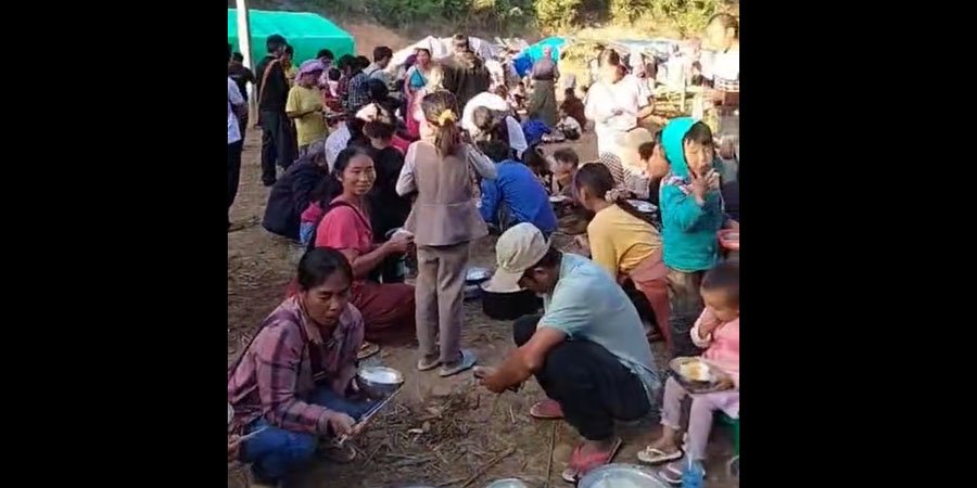 ဖောင်းဆိုင်စစ်ရှောင်များအတွက် စားနပ်ရိက္ခာ သယ်ယူမရဖြစ်နေ၊ မိုးဗြဲစစ်ရှောင်စခန်းများကို စစ်တပ်က လက်နက်ကြီးဖြင့် ပစ်ခတ်