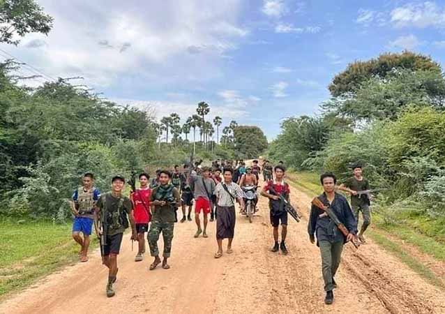 ရေစကြိုနှင့် စလင်းမြို့တို့တွင် စစ်ကောင်စီတပ်သားများ တိုက်ခိုက်ခံရပြီး ၃၀ ကျော်သေ