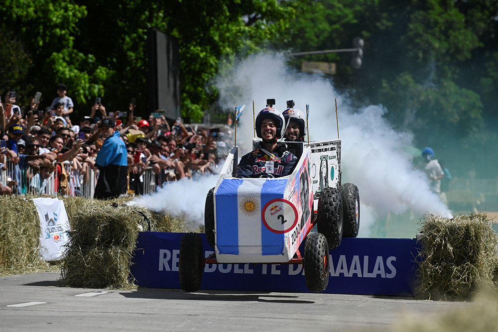 အာဂျင်တီးနားတွင် ကျင်းပသည့် Red Bull Box Cart Race မြင်ကွင်းများ (ဓာတ်ပုံ)