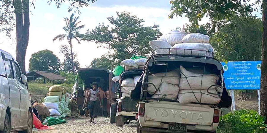ရေလမ်း၊ ကုန်းလမ်း ပိတ်ဆို့မှုကြောင့် ရခိုင်တွင် ကုန်စည်စီးဆင်းမှု ရပ်တန့်