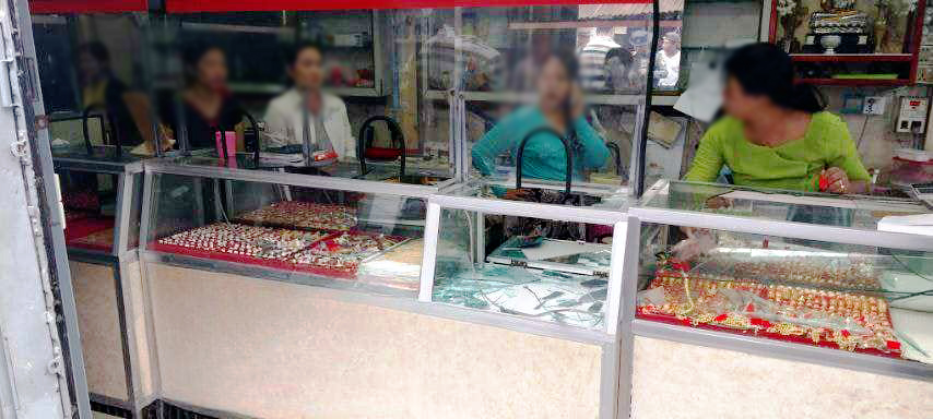 မန္တလေးမြို့လယ်ရှိ ‘အောင်’ မိသားစုရွှေဆိုင် ဓားပြတိုက်ခံရ