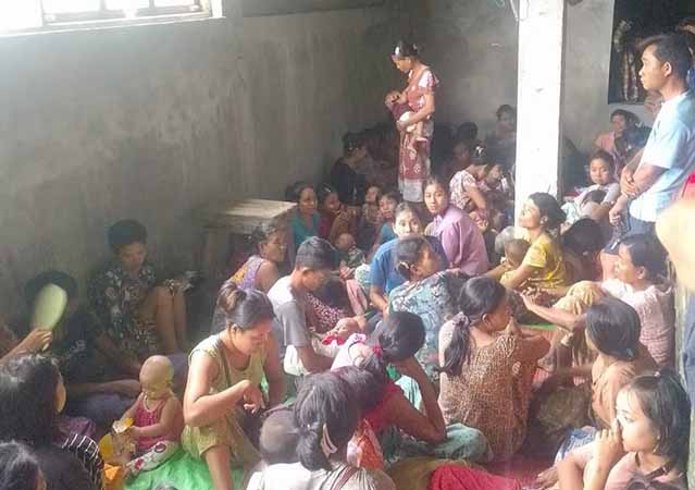 ရခိုင်ပြည်နယ်၊ ပေါက်တောနှင့် စစ်ကိုင်းတိုင်း၊ ထီးချိုင့်တွင် ပြည်သူများပိတ်မိနေ