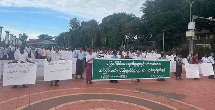 မော်လမြိုင်တွင် စစ်တပ်ထောက်ခံပွဲပြုလုပ်