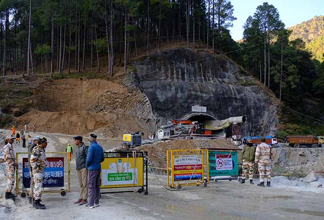 အိန္ဒိယ၌ ဥမင်လိုဏ်ခေါင်းတွင်း ပိတ်မိနေသူများကို ကယ်ဆယ်ရေးလုပ်ငန်း ခေတ္တရပ်