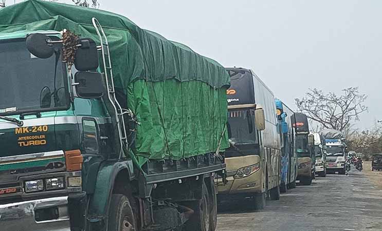 စစ်ကောင်စီက လမ်းပိတ်ထားသဖြင့် ရခိုင်တွင် စားသောက်ကုန်များ ပြတ်လပ်လာ