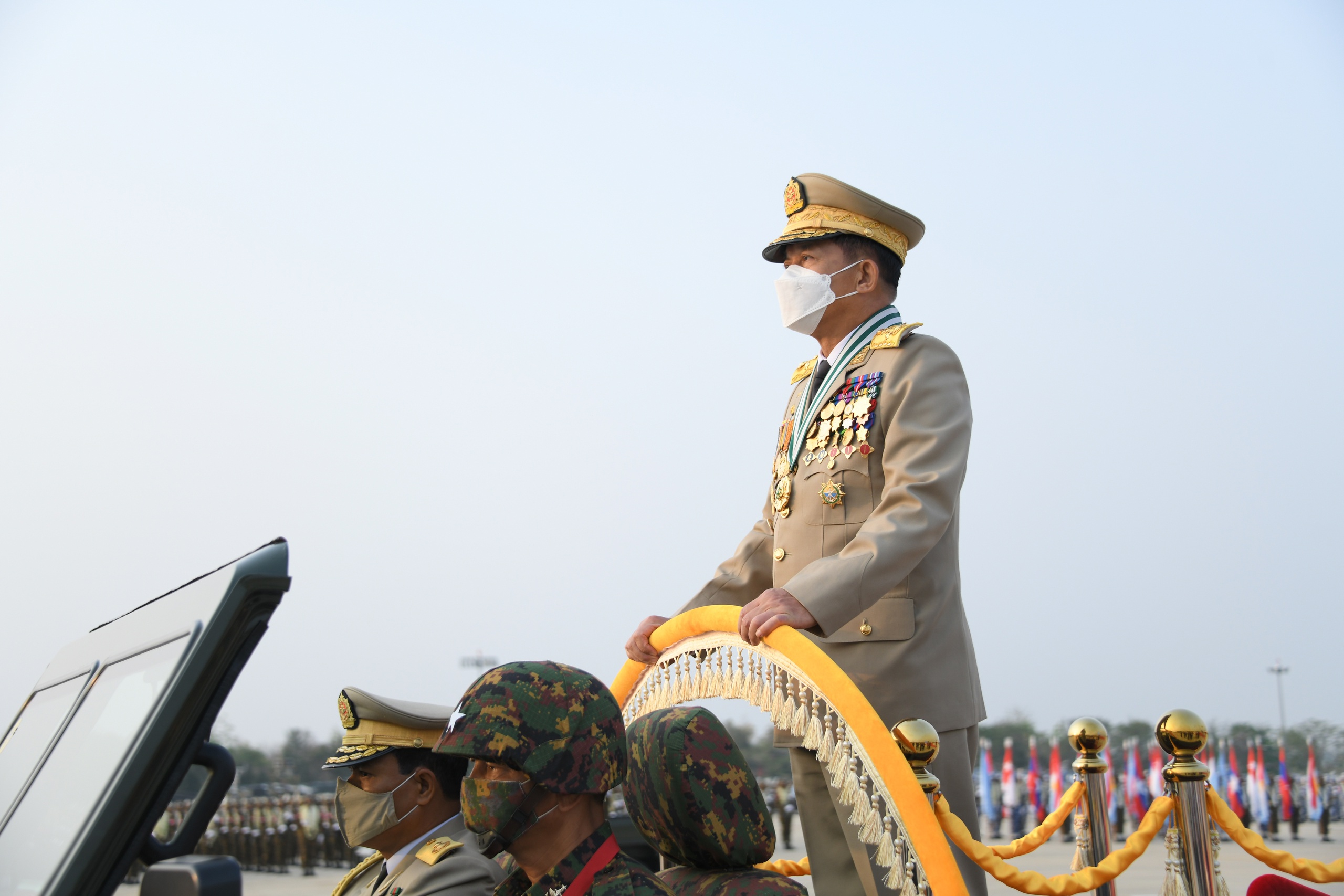 အာဏာကို ဆက်လက် ဆုပ်ကိုင်ထားရန် ရုန်းကန်နေရသည့် မြန်မာစစ်အာဏာရှင်