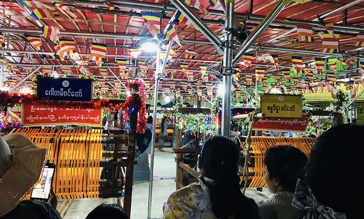 ကျိုက်ထီးရိုးဘုရားတွင် မသိုးသင်္ကန်း ရက်လုပ်ကပ်လှူပူဇော်ပြိုင်ပွဲကျင်းပ (ဓာတ်ပုံ) 