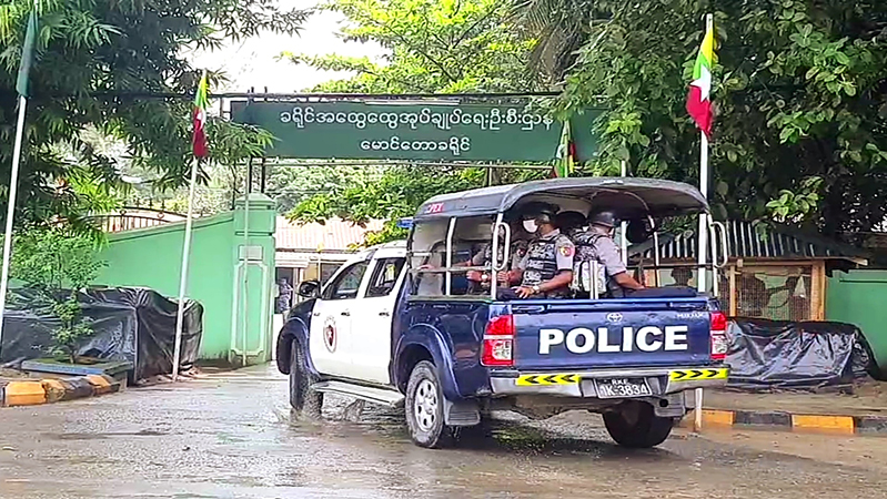 မောင်တောတွင် တိုက်ပွဲမဖြစ်စေရန်  စစ်ကောင်စီနှင့် မြို့မိမြို့ဖများ တွေ့ဆုံဆွေးနွေး